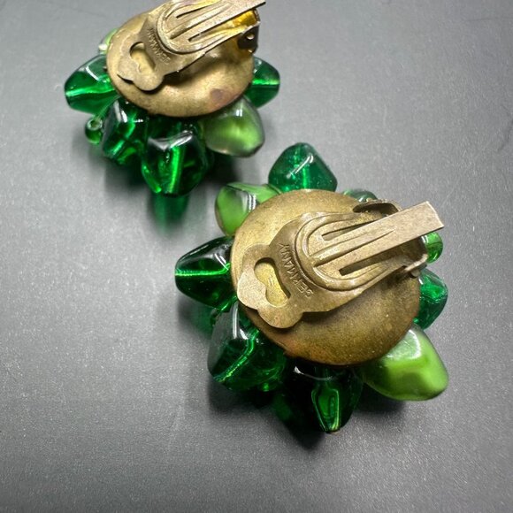 Vintage Green Glass Clip On Earrings Brass Tone Beaded Cluster Signed Germany - Picture 6 of 11